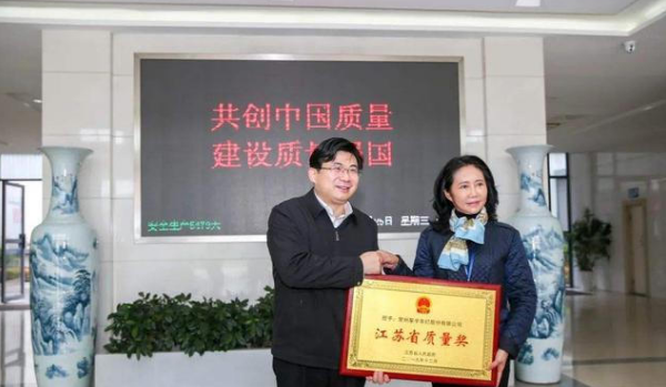 她是常州女首富，身家290亿不爱宝马独爱车灯，终成车界董明珠