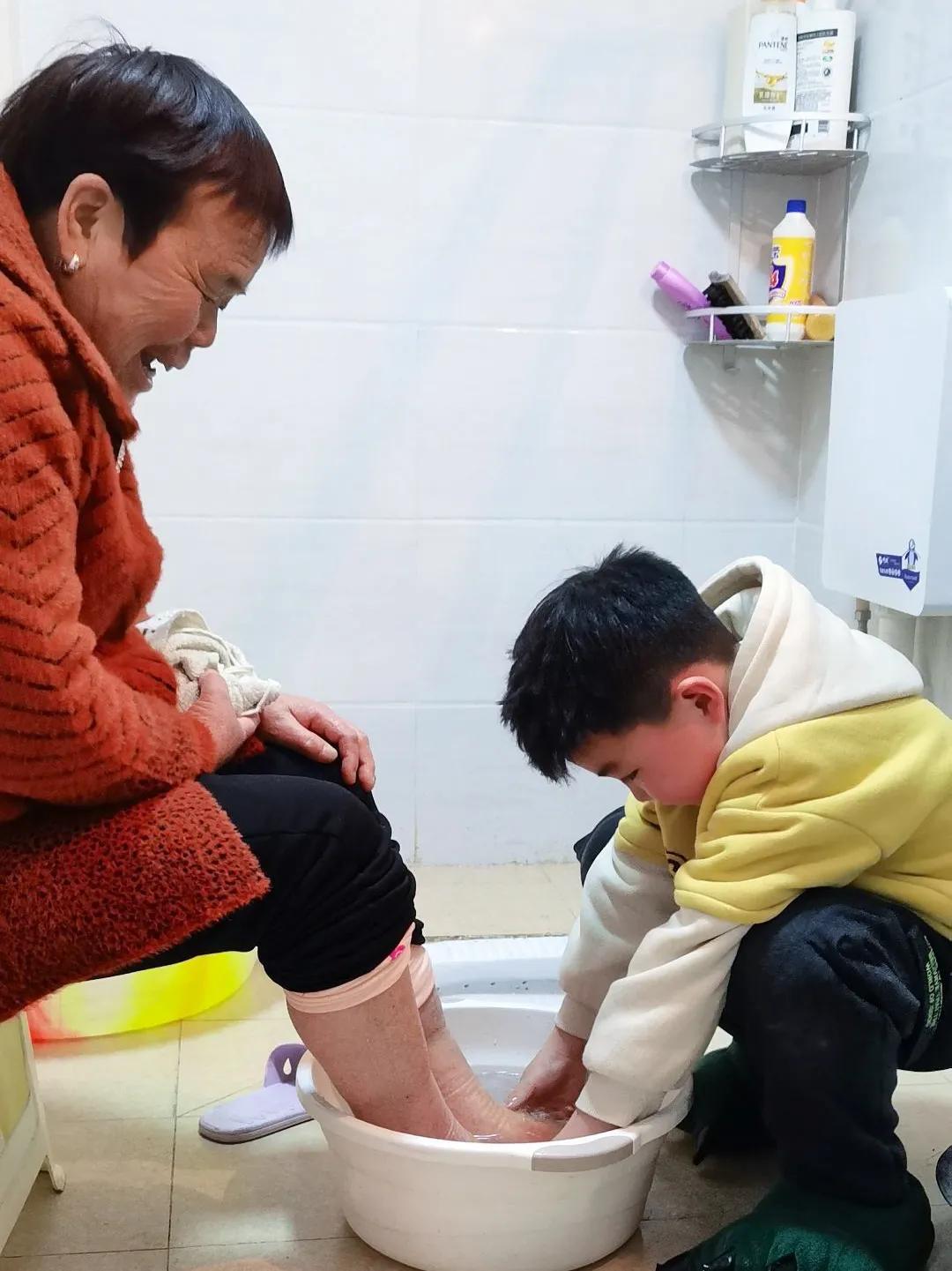 成都市双流区公兴小学开展“感恩 感谢”三八节活动