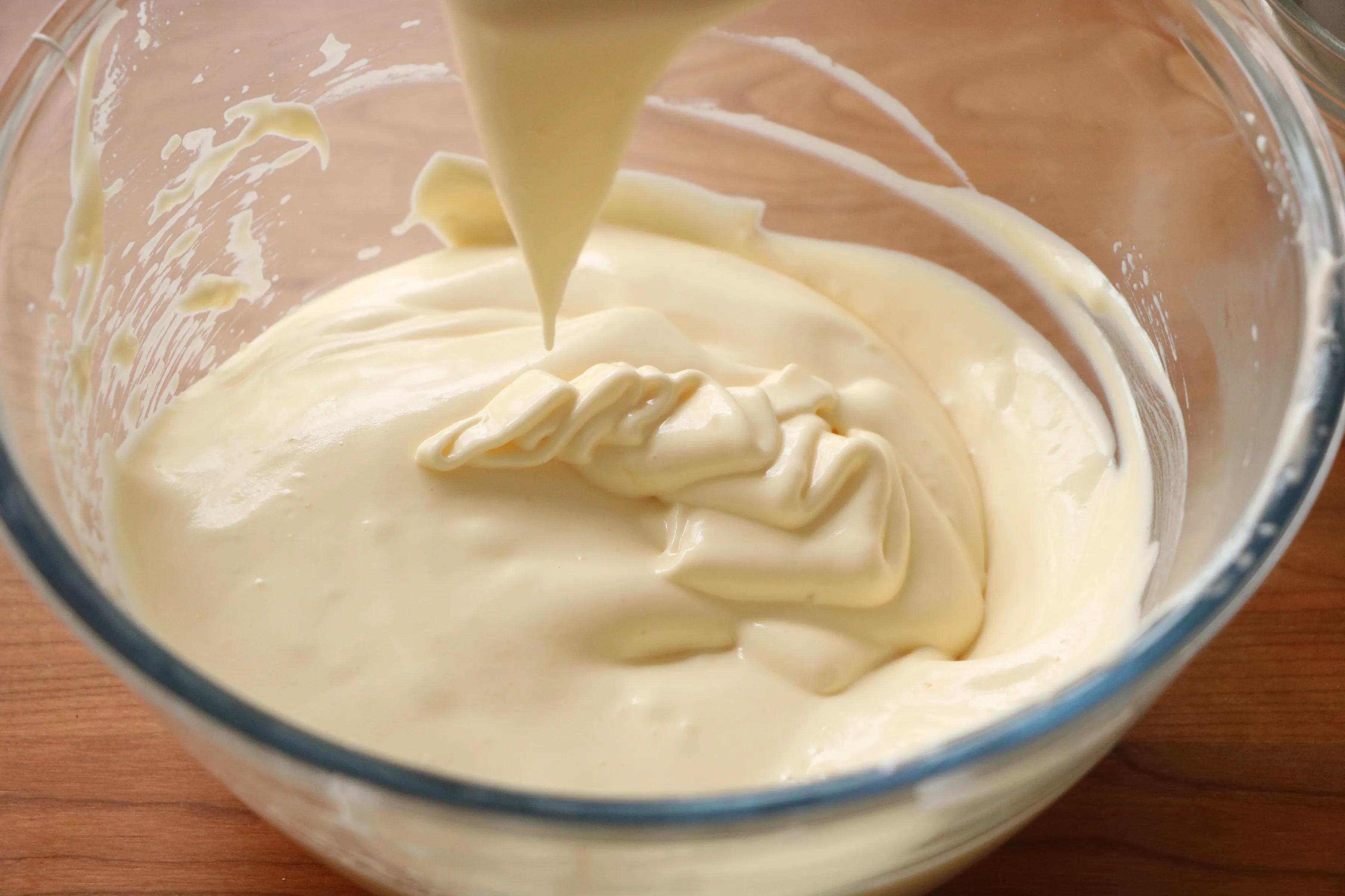 戚風紙杯蛋糕，不開裂不回縮，擠上入口即化的奶油，顏值高又好吃