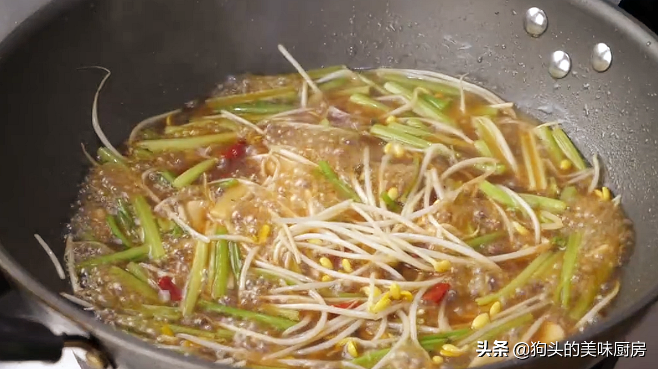 麵條別煮著吃了，教你一個做法，我家一周能吃上6回，比肉還香