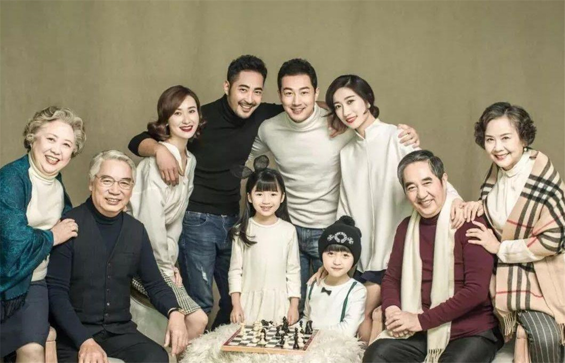 有種“遺傳”叫明星家庭，黃磊家全是臉，陸毅家是腿，最後家笑了