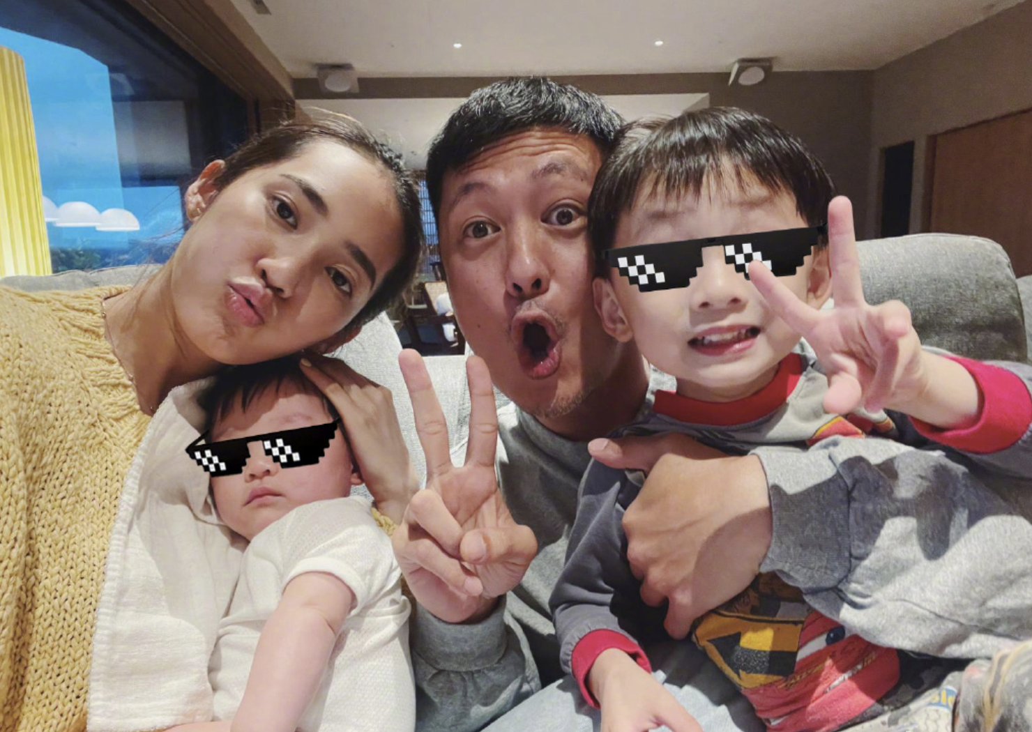 余文乐晒女儿刚出生时模样，宝宝又黑又虚弱，浑身插满管子惹人疼