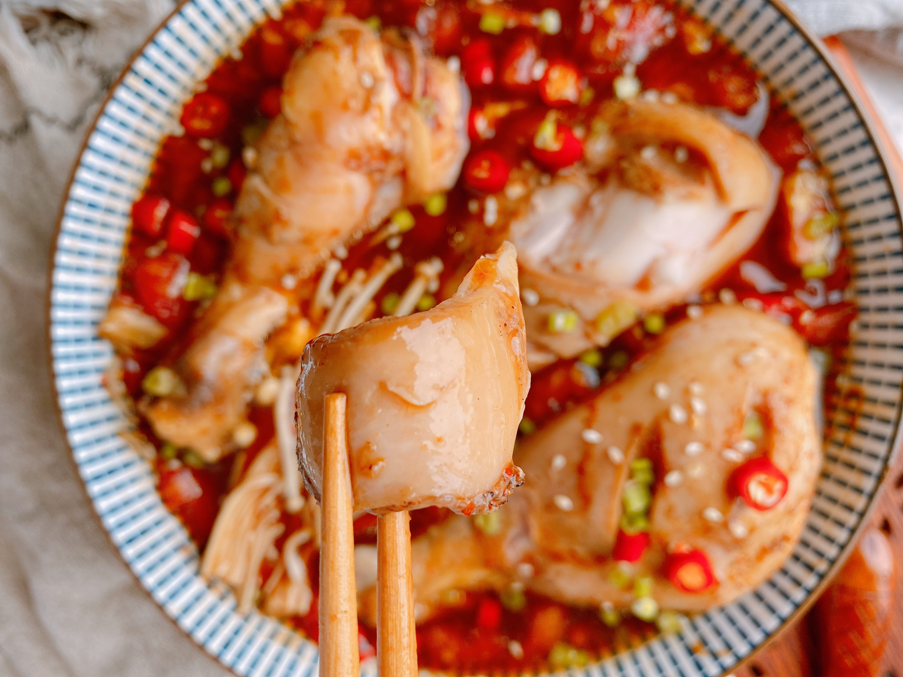 无水无油的蒸鸡腿，掌握1个秘诀，低脂低热量，鲜嫩多汁超好吃