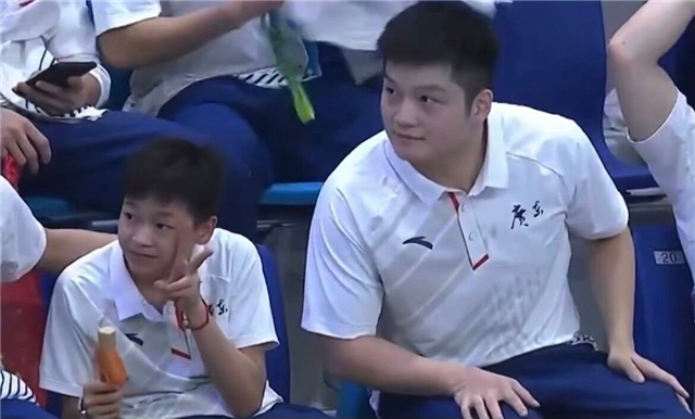 全红婵找不回缺失的童年！幼年没钱坐过山车，如今连坐6遍却无趣