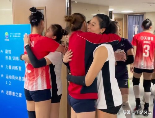 女排比赛首轮印象，三场打五局，欢笑与泪水纷