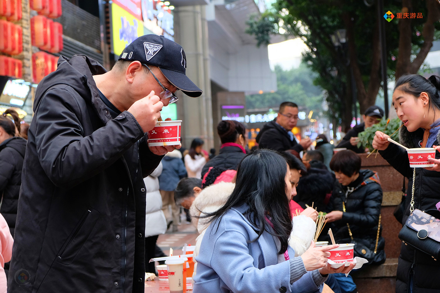 所有人都爱解放碑：高端商业与亲民美食汇聚，是重庆人的精神所在