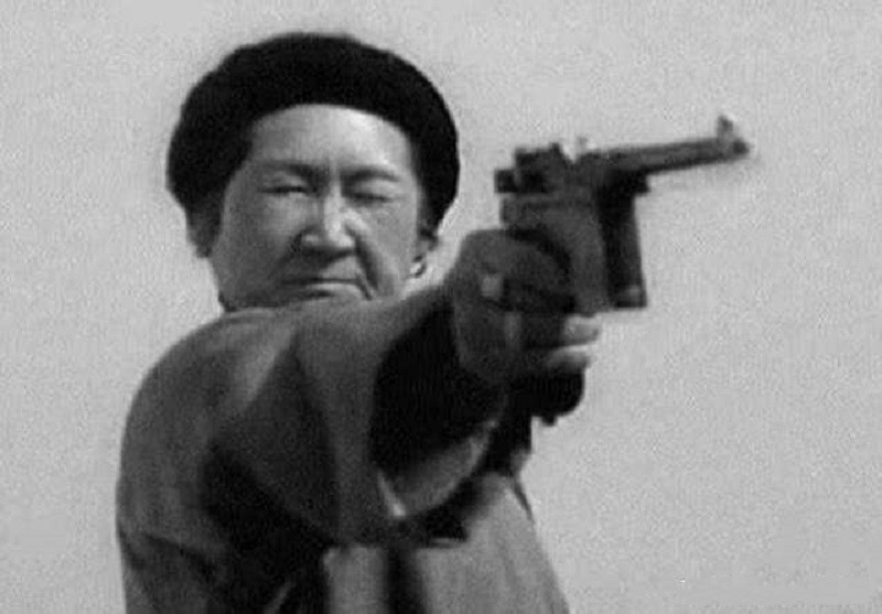 湖北一七旬农妇去世，28年后孙子收拾遗物，无意