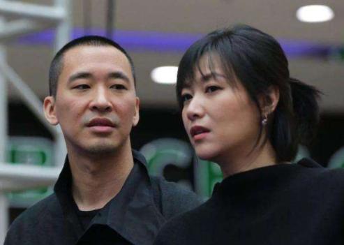 Xu Jinglei and Huang Lixing go out to play golf, sweetly praising her ...