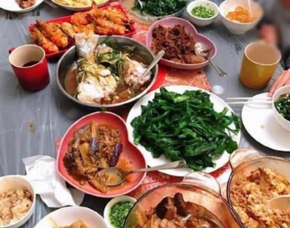 參觀胡杏兒在婚後的家，為老公一頓飯做十道菜，在家也太賢惠了
