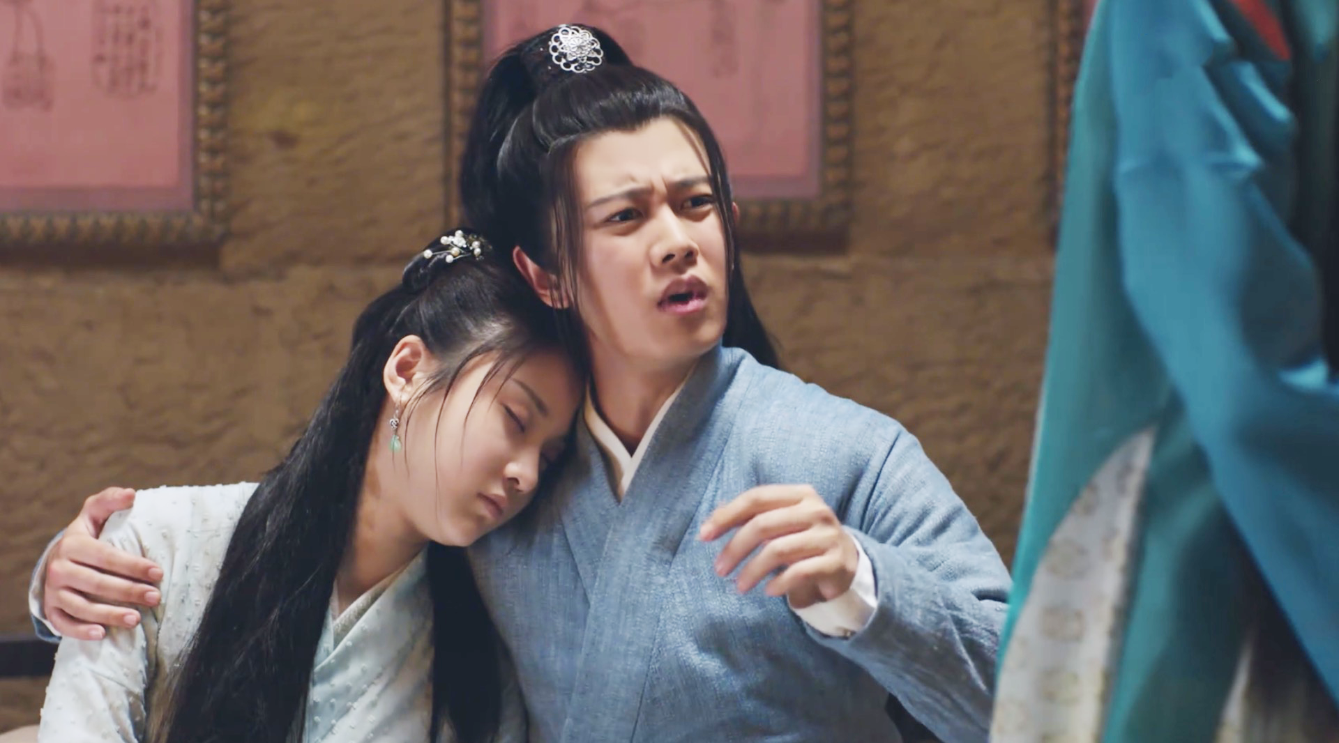 刚开播就拿下网播热度第一，男主号召力强大，