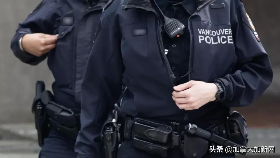 大温男子在市中心被乱刀捅死 疯汉持砍刀沿街狂追路人