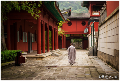 " 这里的"红尘",就是指让我们烦恼却又逃不开的世俗世界了.