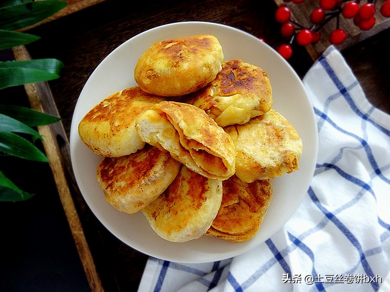 烧饼这么做真省事，平底锅就完成，多加一样材料太香，冷热都好吃