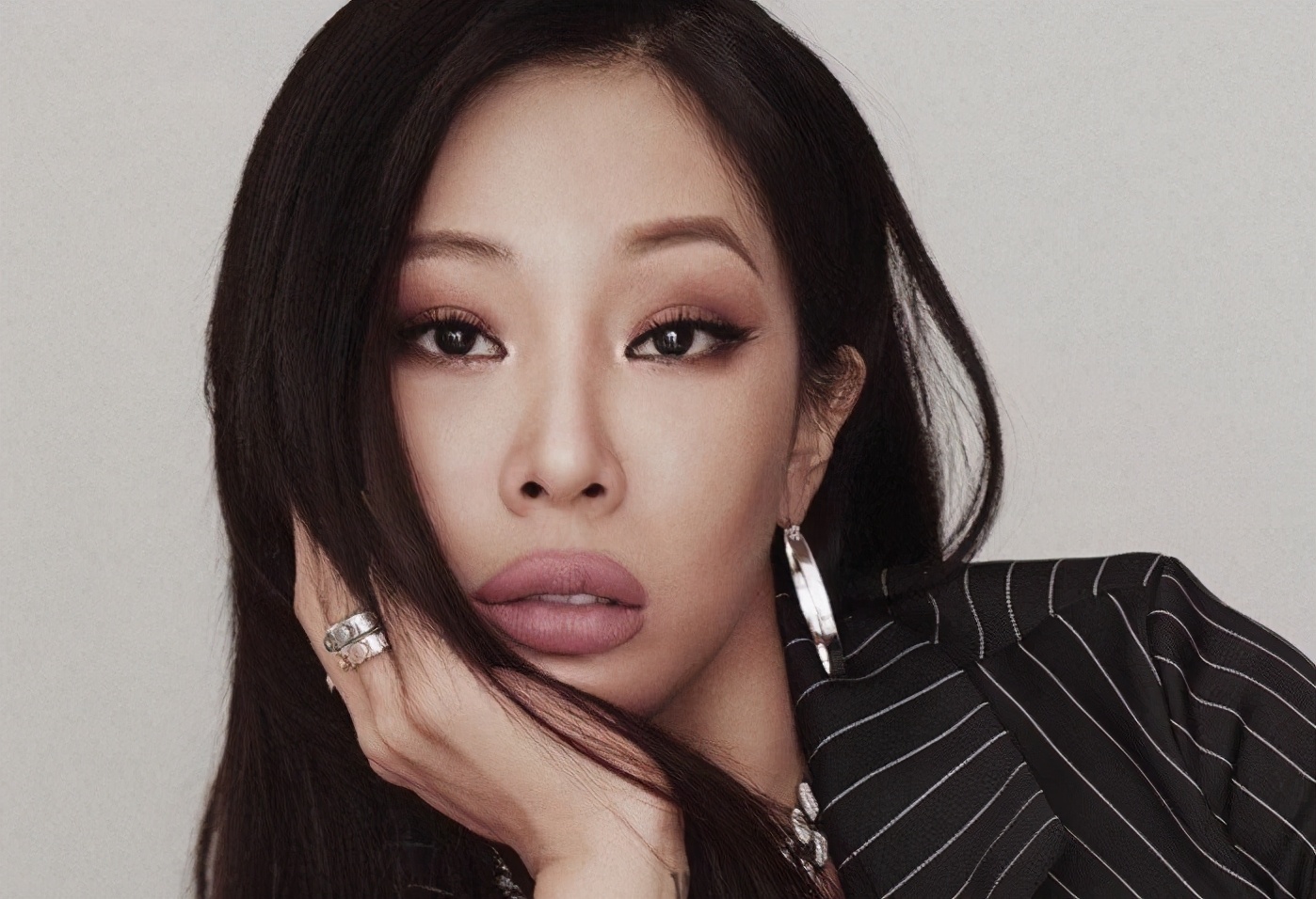 一直以来,韩国说唱女歌手jessi通过综艺节目给观众留下的整体印象除了