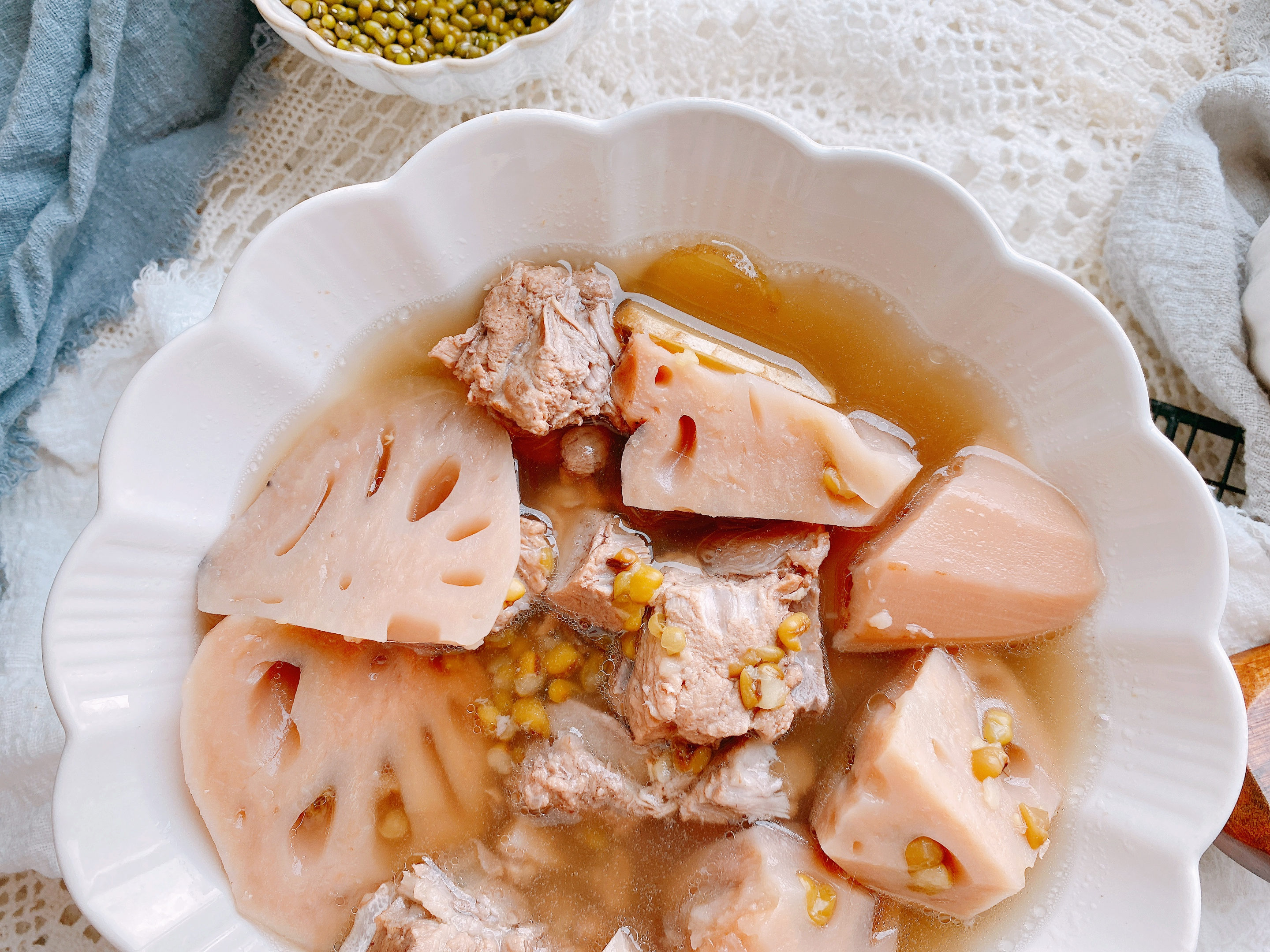 2节莲藕1把绿豆，炖出最适合秋天的汤，清热降火健脾补钙，超好喝