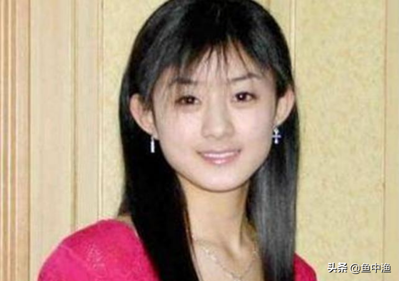 “清纯小花”赵丽颖的心酸上位史，和她生命中3个因戏生情的男人