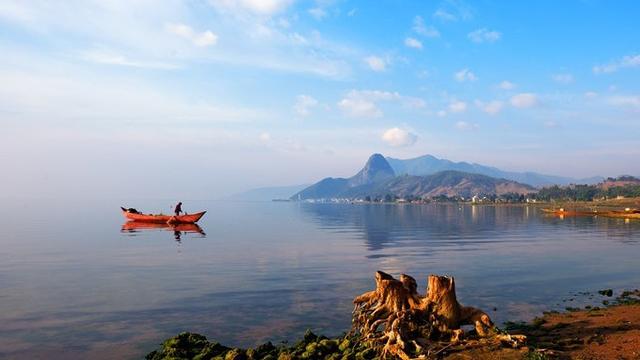 中国“最瘆人”的湖泊，底下就是“人体藏尸库”，游客：不敢看