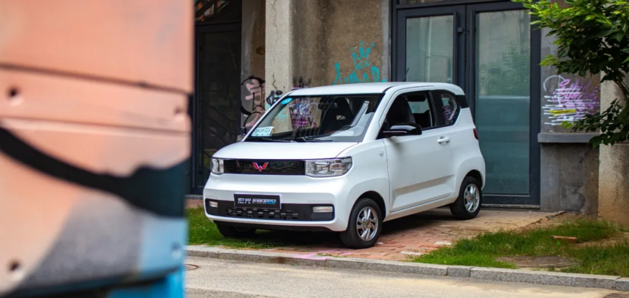 秋名山神车续写江湖神话，五菱宏光竟然靠这款车销量夺冠