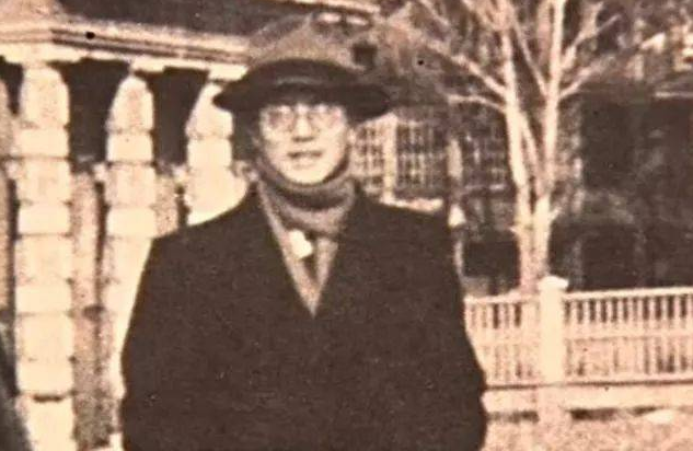 华罗庚：初中学历,身体残疾,23岁靠自学站上清华