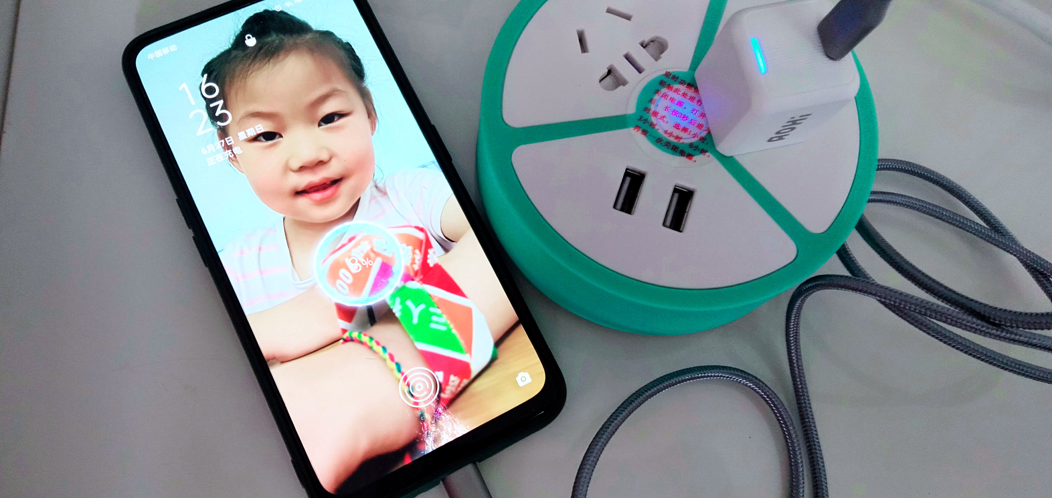 AOHi 20W新一代微型快充，不仅小，充电功率提升400%
