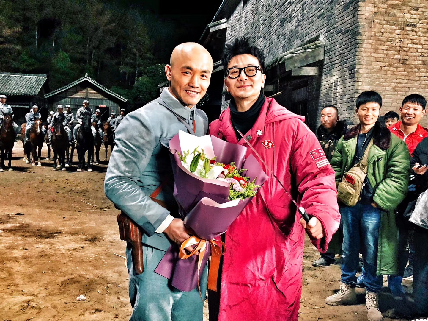 Monk Yilong bowed to Zhang Jizhong in front of him and wanted to ...