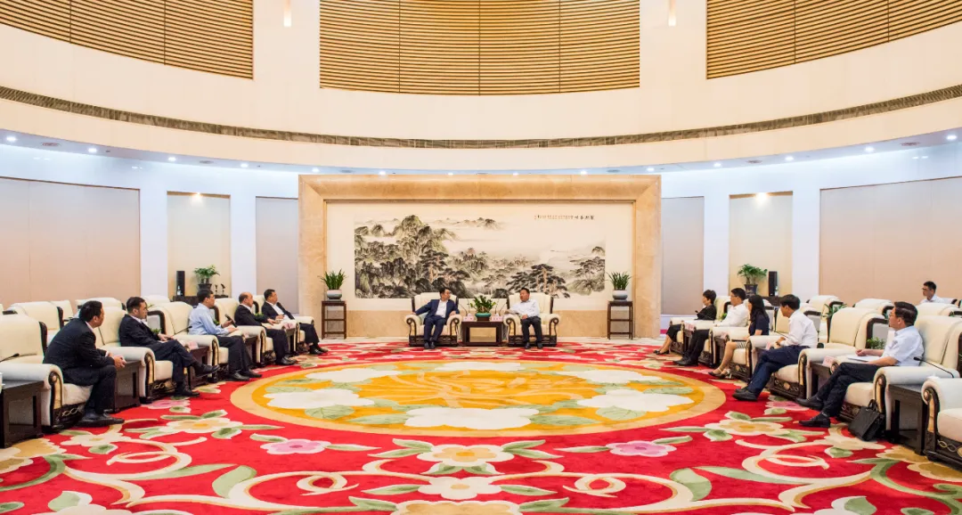 拓展领域、深化合作！虞爱华与浦发银行郑杨进行会谈