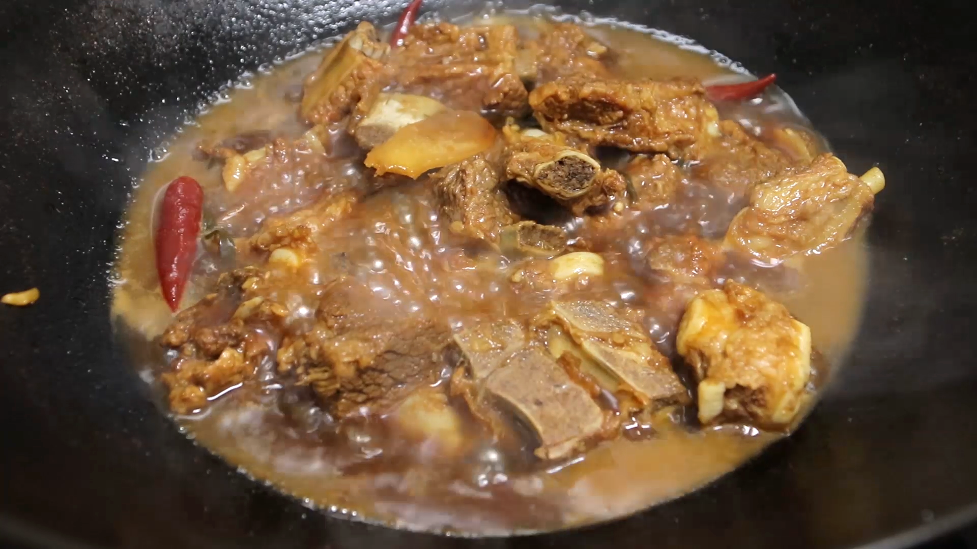紅燒排骨怎麼做才好吃？ 大廚教你正確做法，排骨軟嫩入味還不干柴