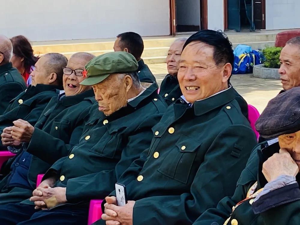 「娄底理想幼儿园」九九重阳节，浓浓敬老情——走进光荣院