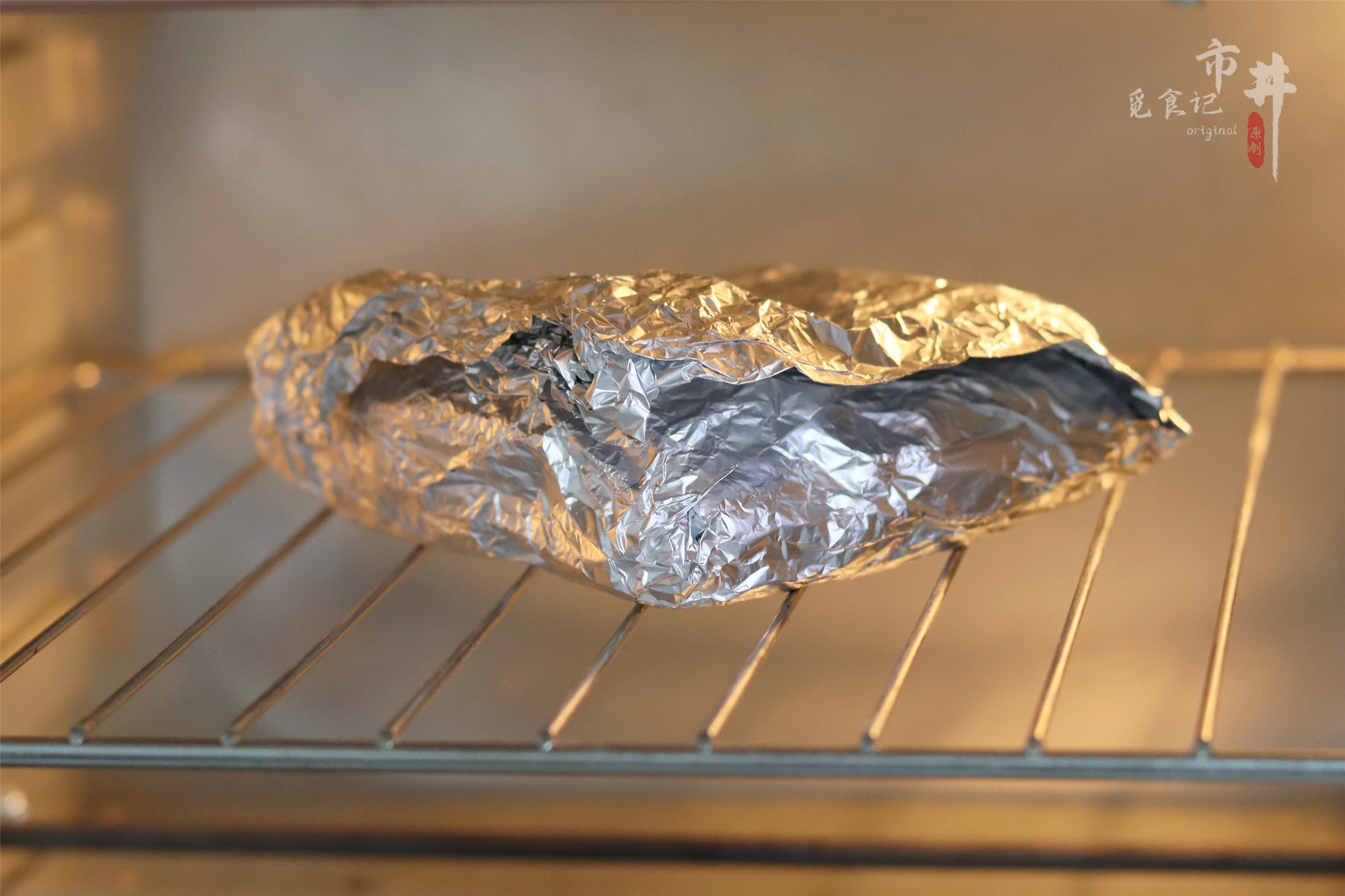 在家烤羊排、羊肉串，记住“1焖2烤3撒料”，汁水饱满，外焦里嫩