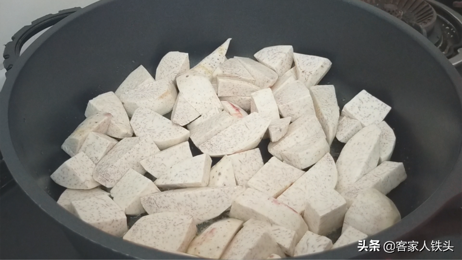 5个香芋做一锅，咸香松软实在好吃，做法配料都简单，味道很独特