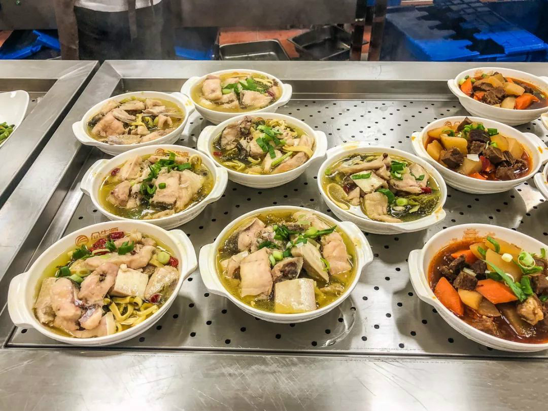 看完华为的食堂后，我提交了辞职，网友：公司待遇没对比就没伤害