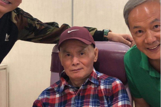 曾是知名的武打演员，如今晚年没人照顾，落魄到生活无法自理