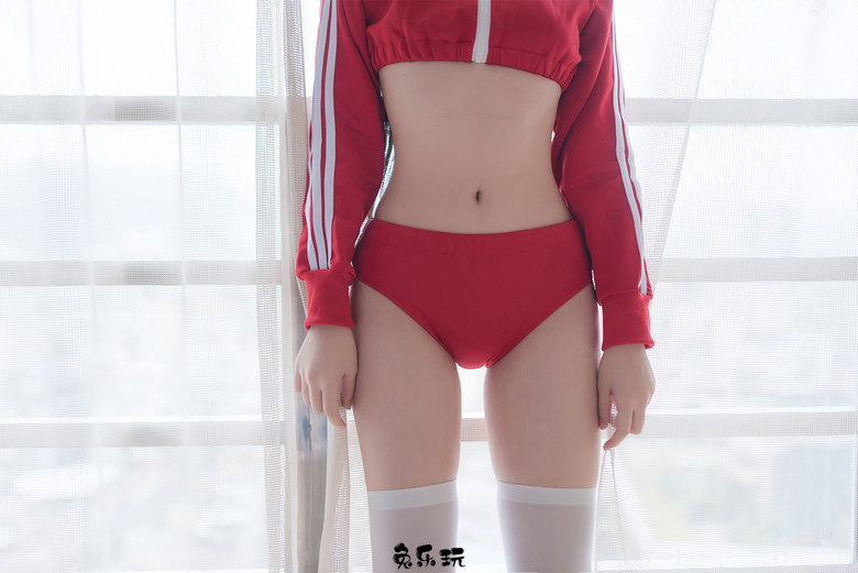 白色丝袜妹子的红色露脐体操服