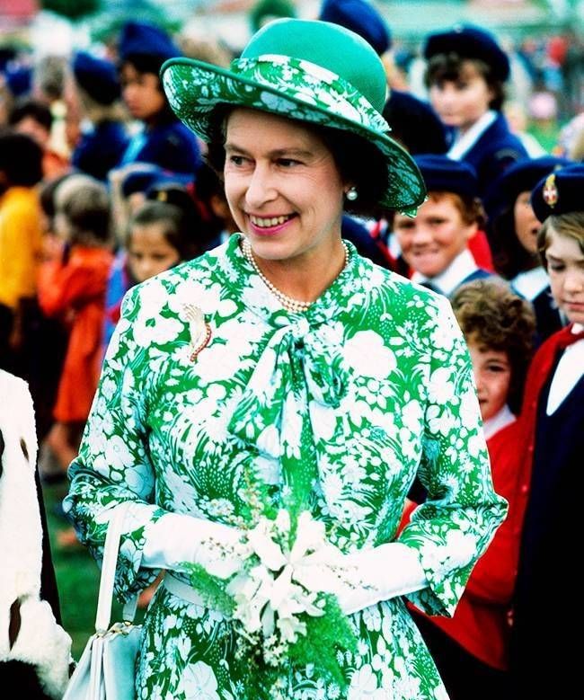 10张英国女王年轻时的穿搭照，证明她才是整个皇室最会穿的女人