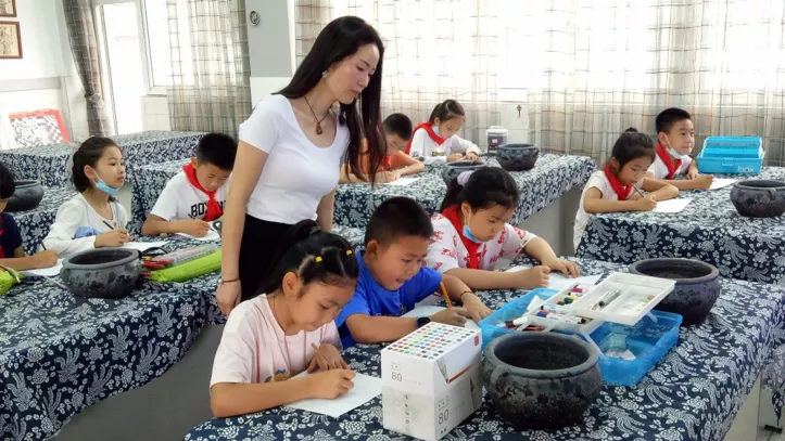 天府新区华阳实验小学课程联盟“张梅名师工作室”专家授牌仪式