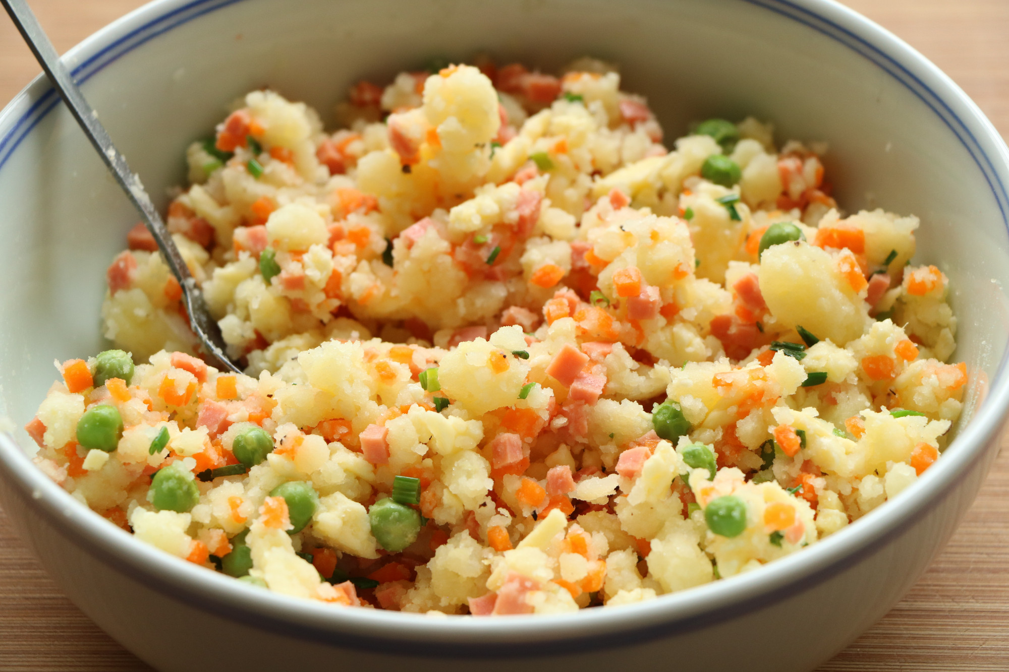 Since learning how to eat potatoes, children have to eat them the next day. It is simpler than pizza, and it tastes more delicious.