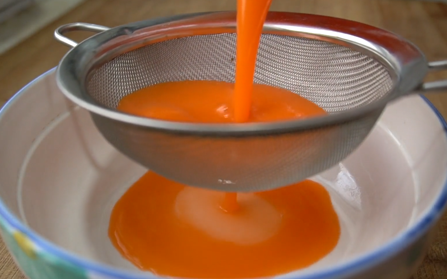 教你做蔬菜雙色水蒸蛋，口感滑嫩，營養豐富，老人孩子都愛吃