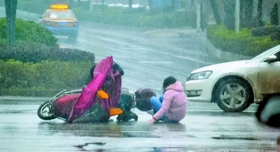 湿滑路面，如何保障代步出行的安全？