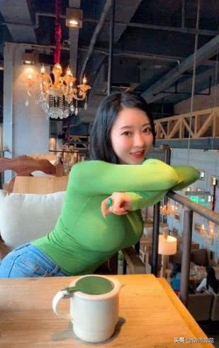 因“刘强东”走红的蒋聘婷，国外住豪宅生活奢