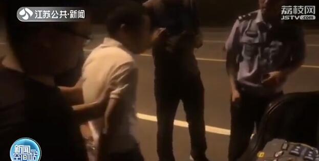 [黑出租]两女被骗近60万 黑出租司机冒充“警察”恋爱结婚
