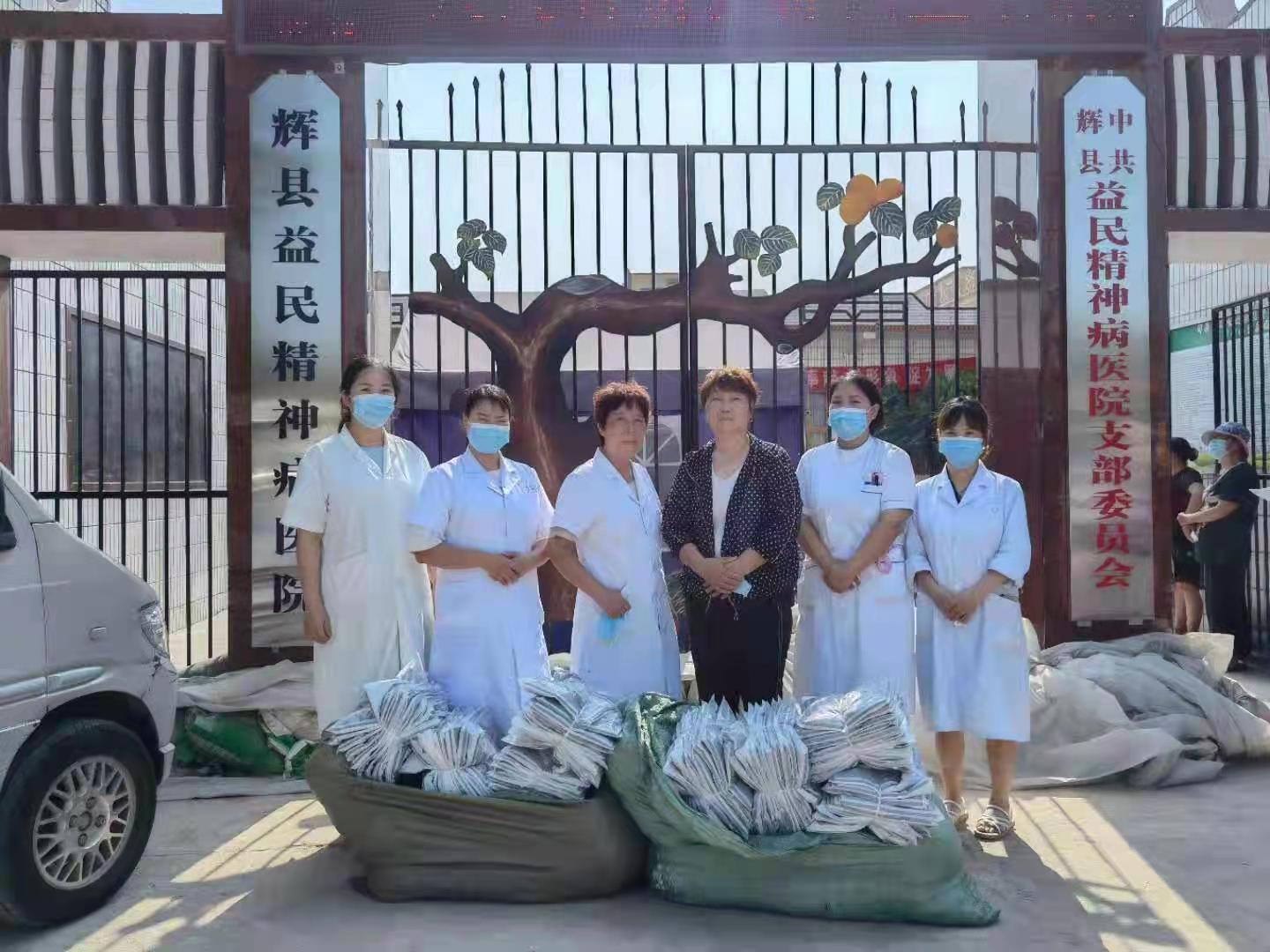 峪河四街服装厂：暴雨受灾后还力所能及捐赠物资帮助家乡共渡难关