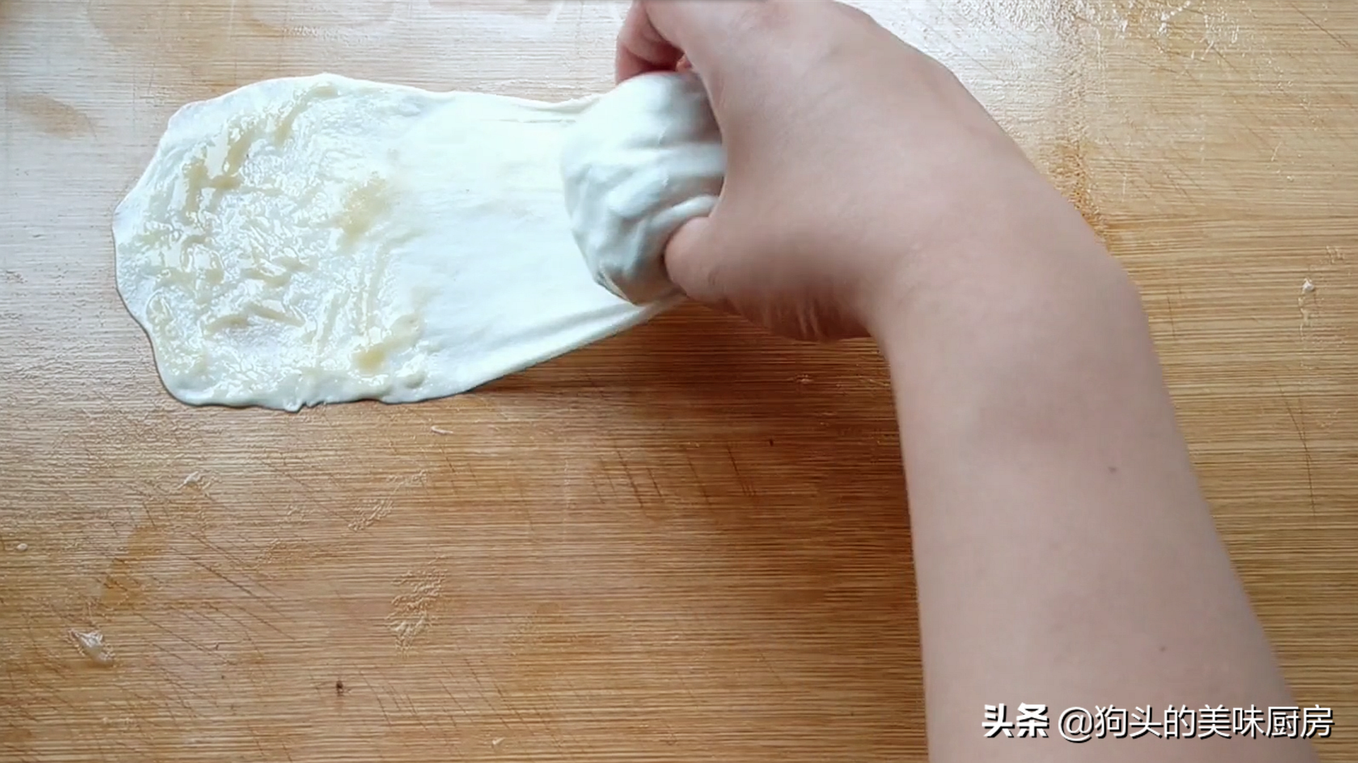 蔥油餅這樣做才外酥裡軟，和麵很關鍵，做對了比手抓餅還好吃
