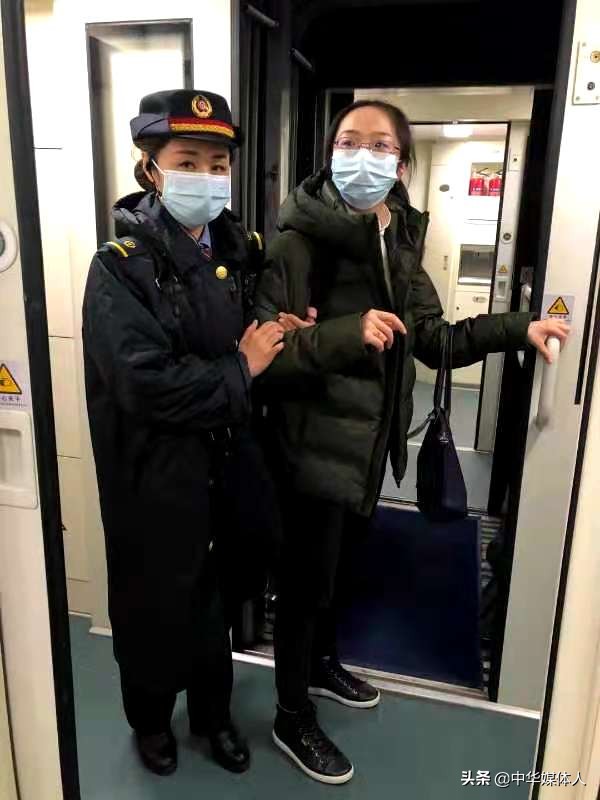 z25列车上寒冷之夜的爱心接力