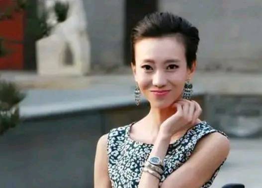 她是张艺谋心中一生的痛，奥运会彩排时从高空摔下，导致终身残疾