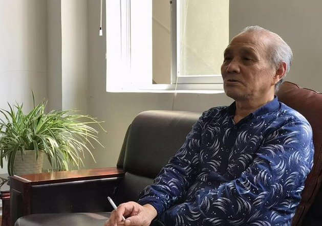 登上人民大会堂，与刘德华共唱，是谁揭穿了“天才指挥家”的谎言