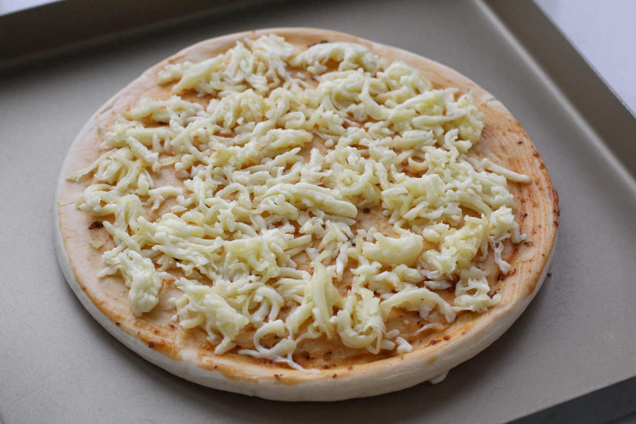 自制美味诱人的大披萨，瀑布拉丝老过瘾了，比必胜客里的还好吃