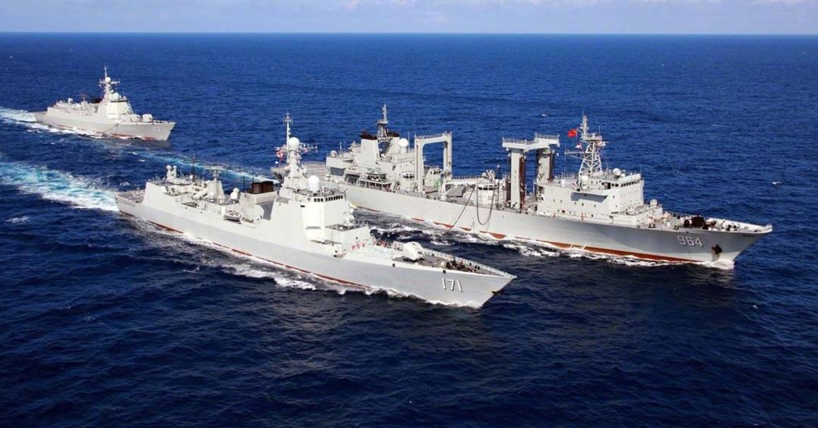 中国舰队现身日本近海，日本准航母紧急出动，赵立坚强硬发声警告