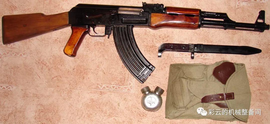 为什么AK-47退役得早？因为AKM更好啊