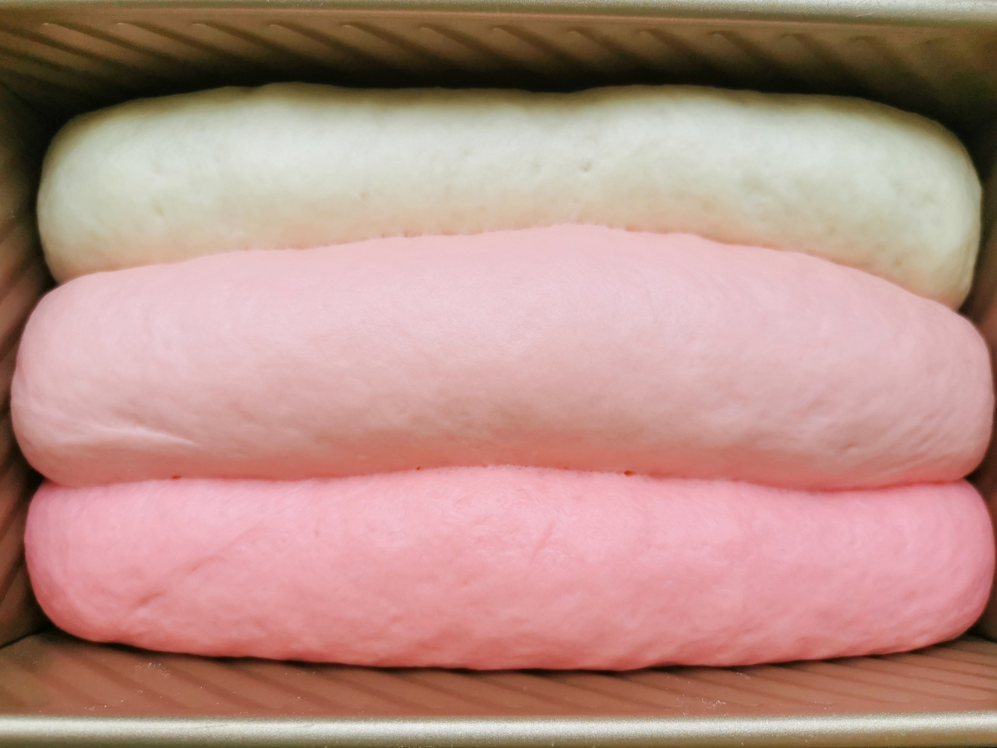 用了6年的吐司配方，次次都成功，放3天依旧松软，比买的都好吃