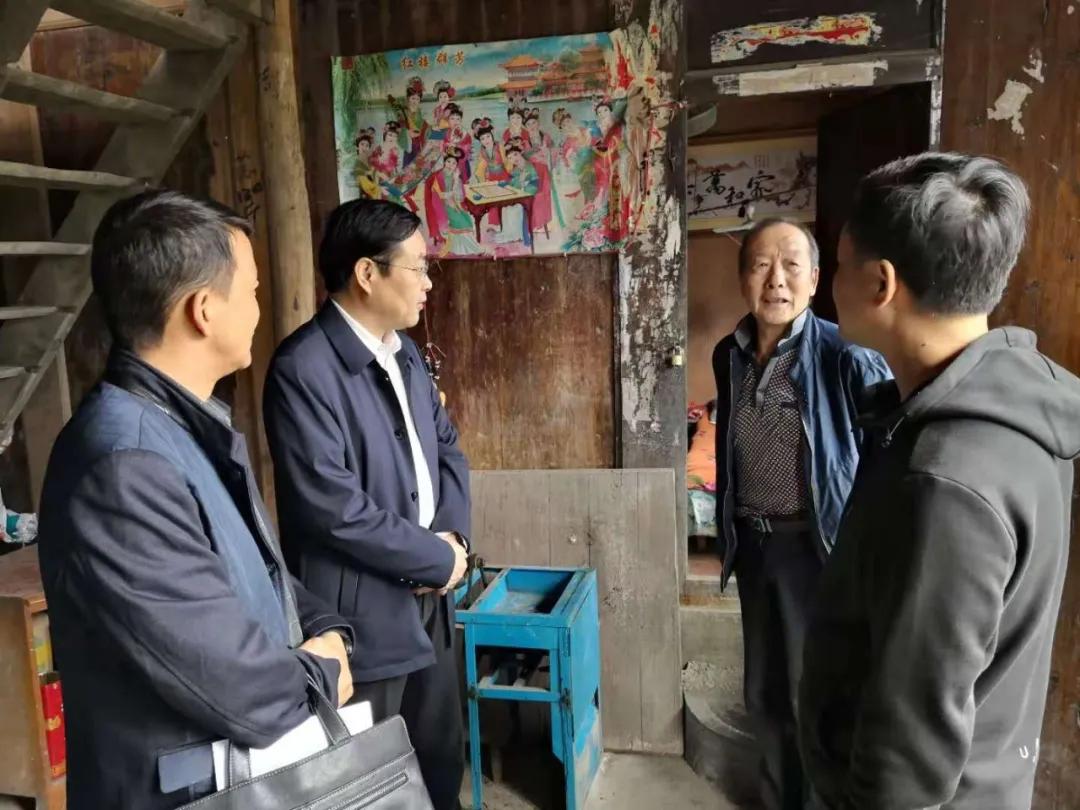 张干太以“四不两直”方式深入溆浦县督导脱贫攻坚